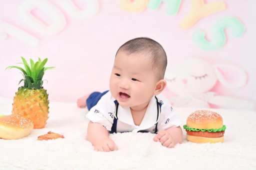 广西宝宝眼角红血丝 广西宝宝眼角红血丝